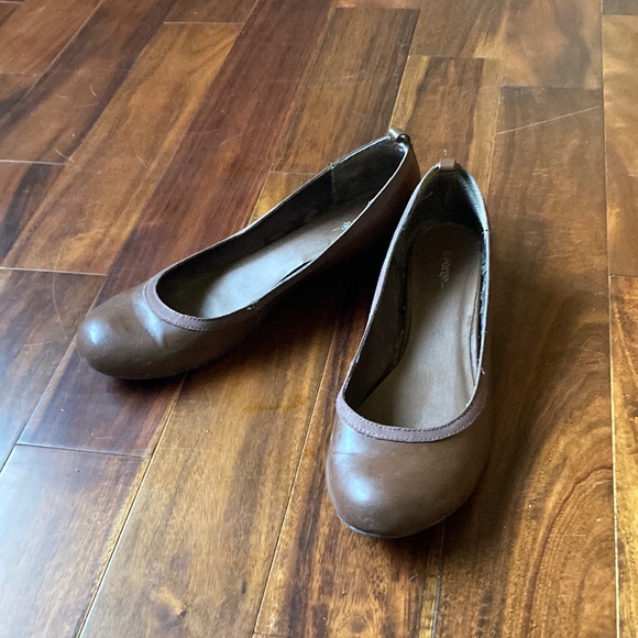 Small Heel Brown Shoes - Picture 1 of 4